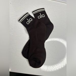ALO Yoga chocolate brown Crew Socks